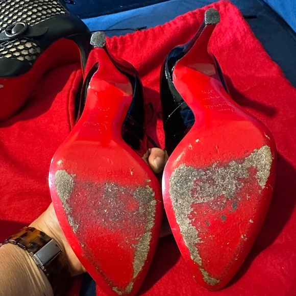 Christian Louboutin black patent "Ron Ron" pumps. Size 37.5. - Picture 11 of 14